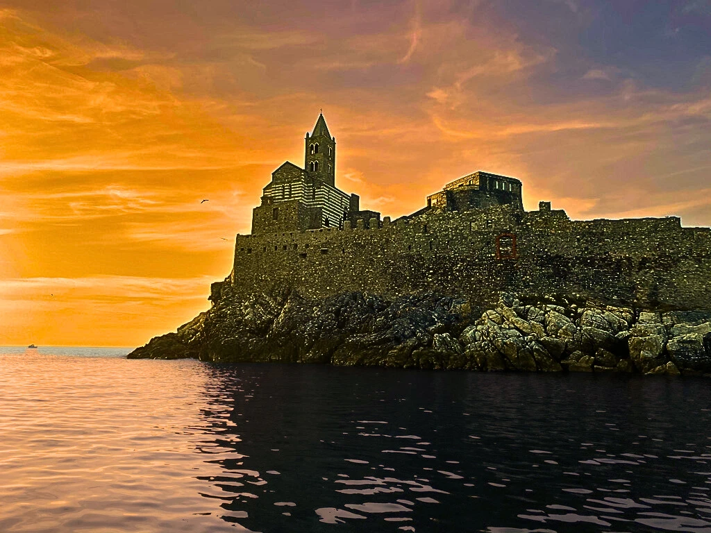 Aperitivo al tramonto in barca a Portovenere